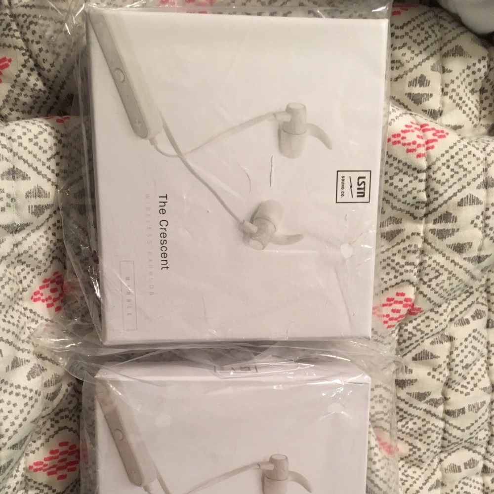 Causebox Ear Buds LSTN Brand, NIB